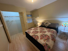 Budget HomeStay Near Airport- 20 Min Drive- 24 Hrs Self-Checkin